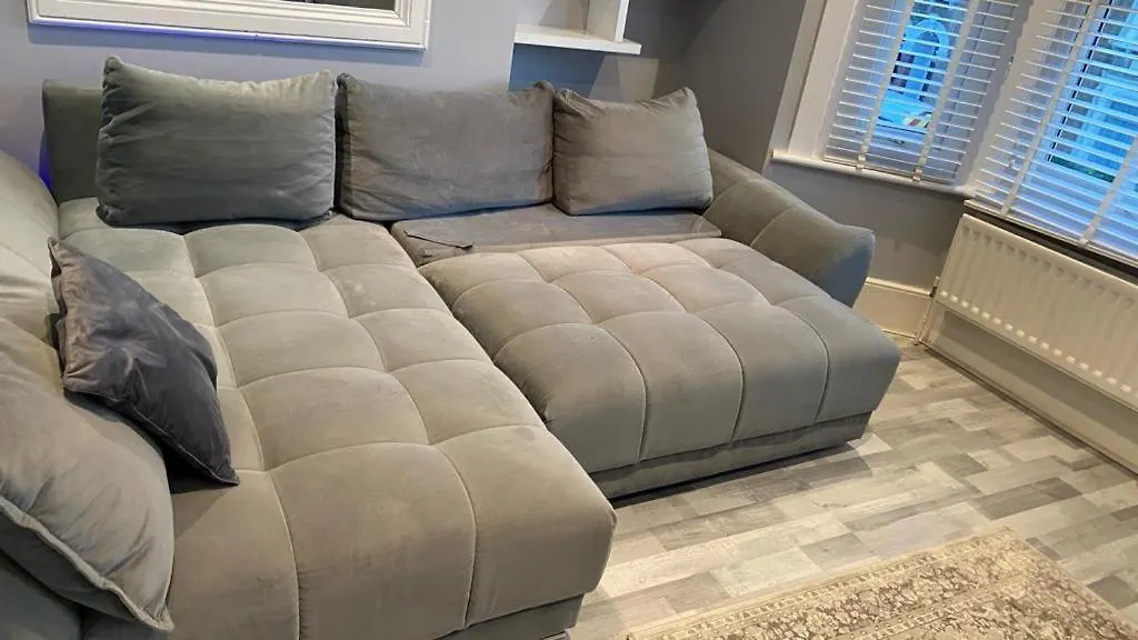Snug Kingsize Bedroom Flat In London United Kingdom