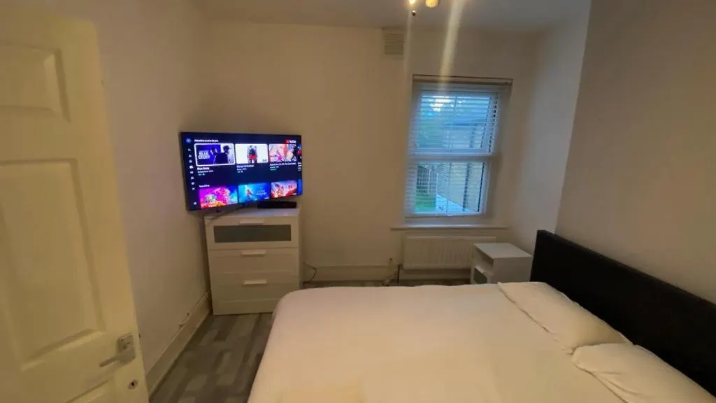 Snug Kingsize Bedroom Flat In London 0*,  United Kingdom