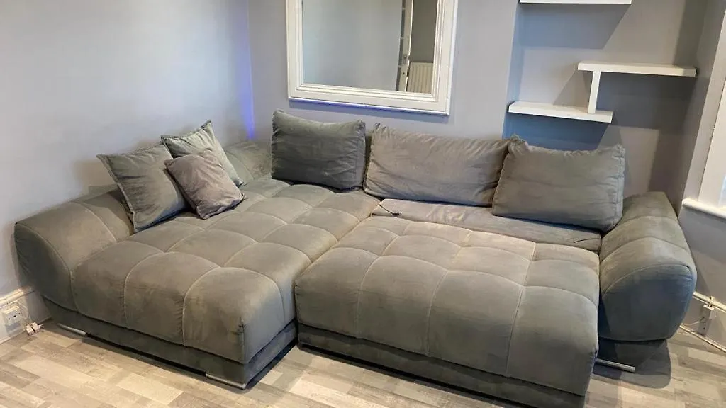 Snug Kingsize Bedroom Flat In London Apartment