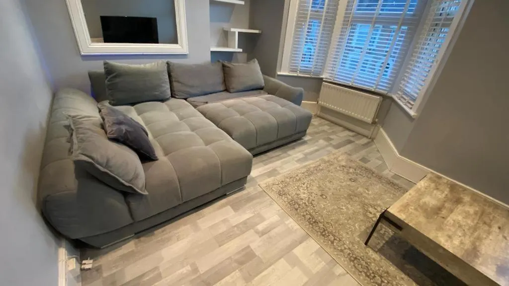 Apartment Snug Kingsize Bedroom Flat In London United Kingdom