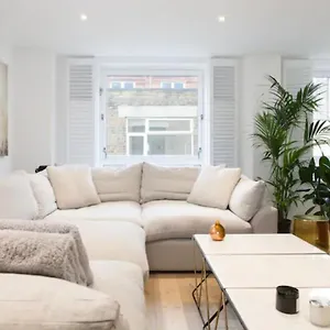 stunning-newly-refurbished-2bd-shoreditch-flat.brighton-hotels-england.com/