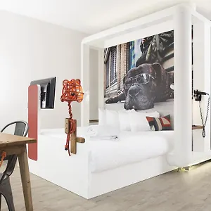 Otel The Corner, Londra