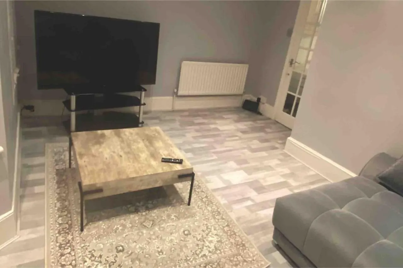 شقة Snug Kingsize Bedroom Flat In لندن