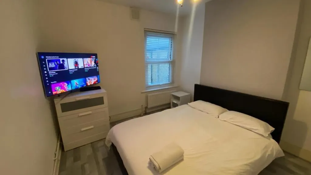 Snug Kingsize Bedroom Flat In لندن المملكة المتحدة