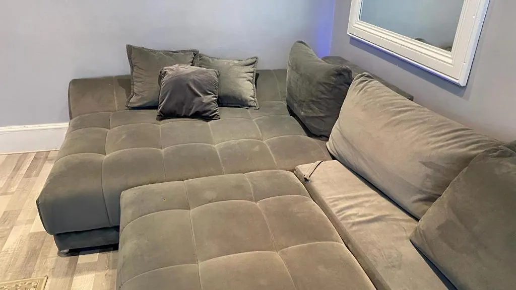 Snug Kingsize Bedroom Flat In London